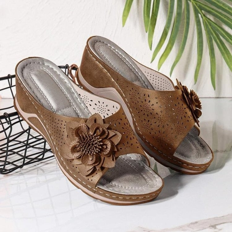 2023 Orthopädische Keilsandalen mit weicher Sohle und Massage 