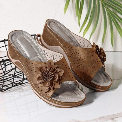 2023 Orthopädische Keilsandalen mit weicher Sohle und Massage 