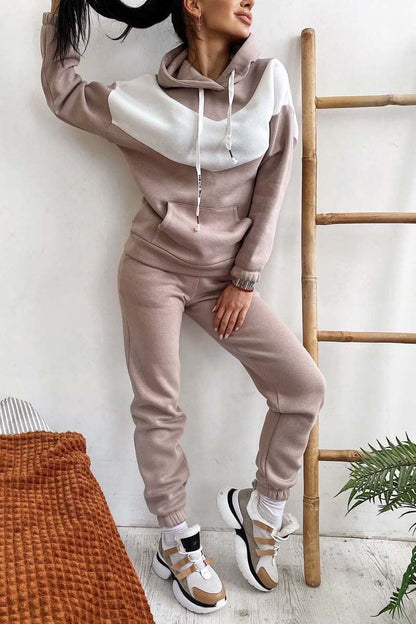 Damen Athleisure Sweatshirt mit Kapuze in Kontrastfarbe 