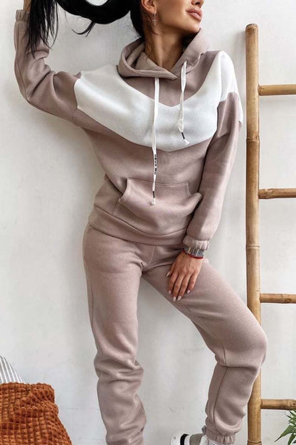 Damen Athleisure Sweatshirt mit Kapuze in Kontrastfarbe 
