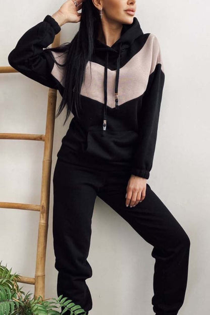 Damen Athleisure Sweatshirt mit Kapuze in Kontrastfarbe 